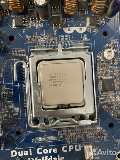 Материнская плата с процессором и памятью