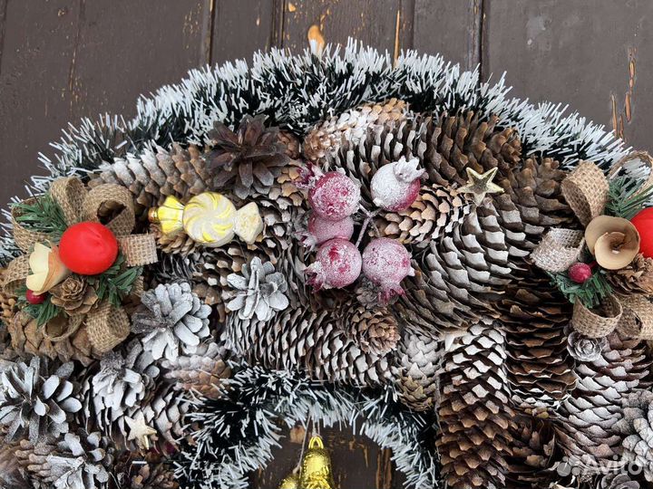 Новогодний венок из шишек
