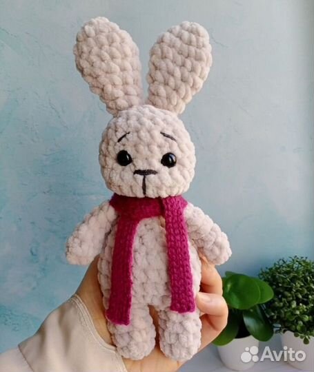 Зайчик вязаный игрушка