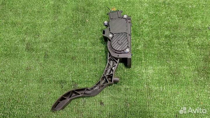 Педаль газа электронная Skoda Fabia 5J 2010