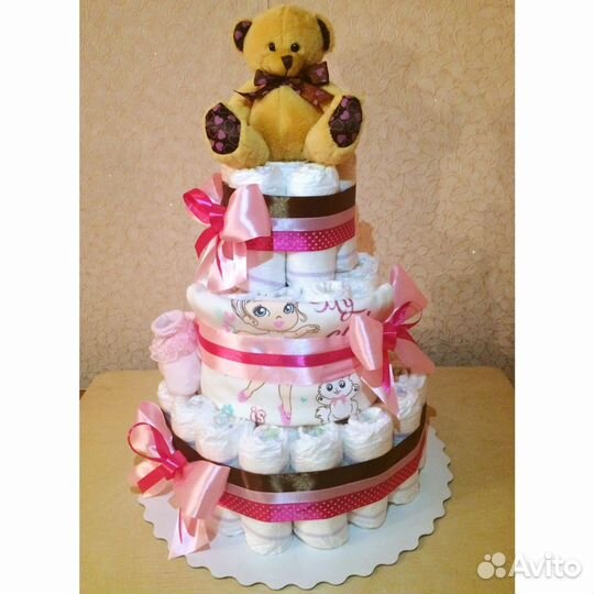 Подарок на выписку с любовью-торт из памперсов