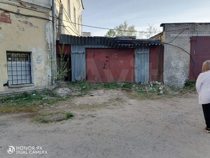 Гараж, > 30 м²