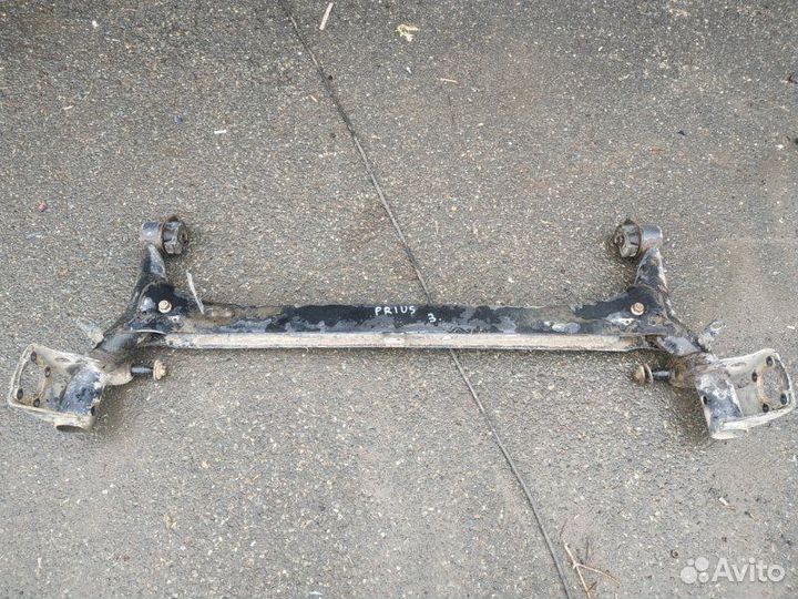 Балка подвески задняя Toyota Prius NHW20