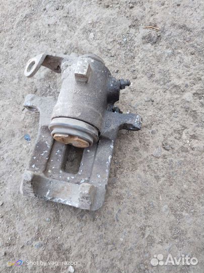 Тормозной суппорт гольф 4 лев