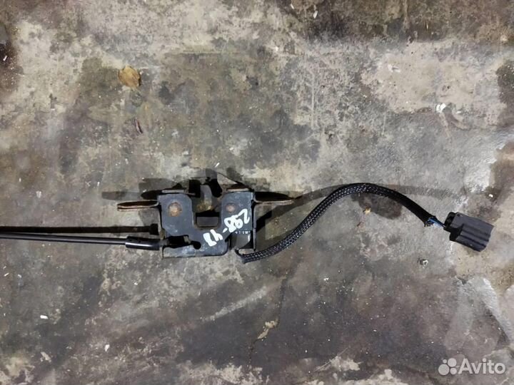 Замок капота от Renault Megane III 2009-2016