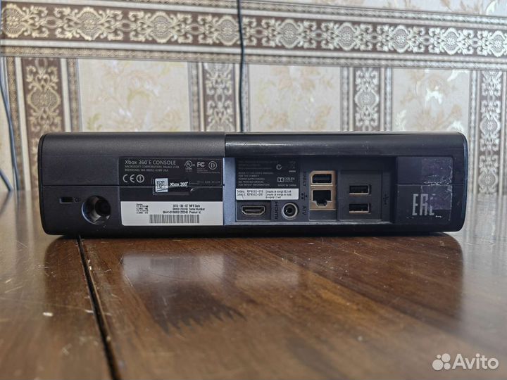 Прошитый Xbox 360e (любые игры бесплатно)