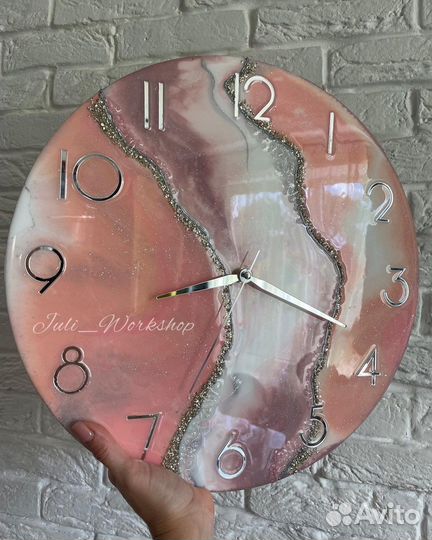 Часы с подсветкой