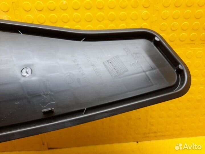 Накладка двери задняя правая Skoda Octavia 5E3