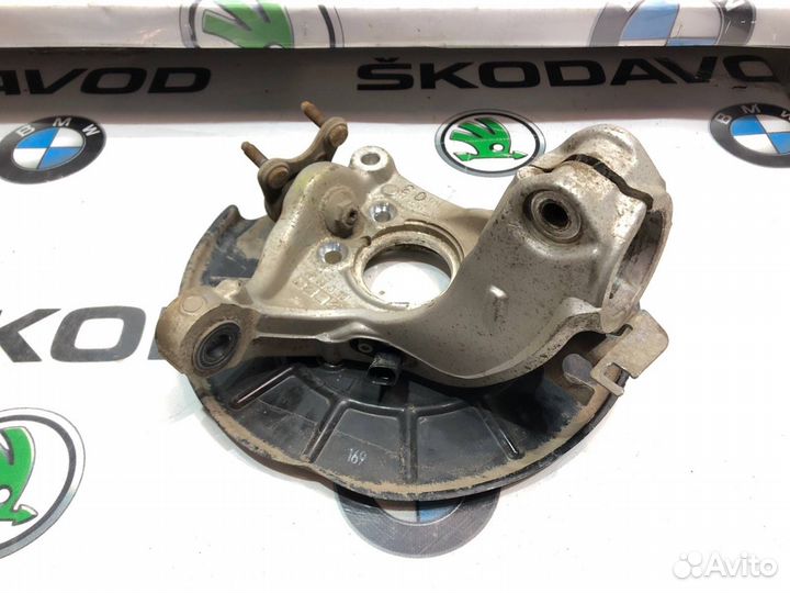 Кулак поворотный передний правый Volkswagen Passat