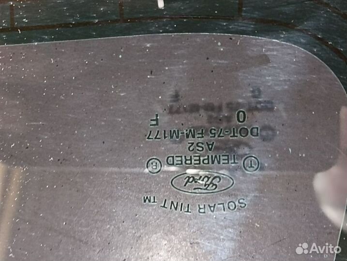 Стекло заднего правого крыла Ford Expedition 1