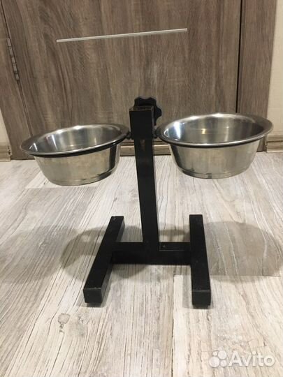 Стойка с мисками для собак мелкой породы