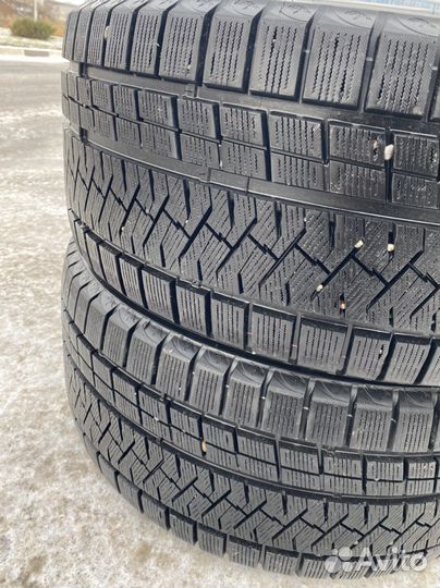 Triangle PL02 275/40 R20 106