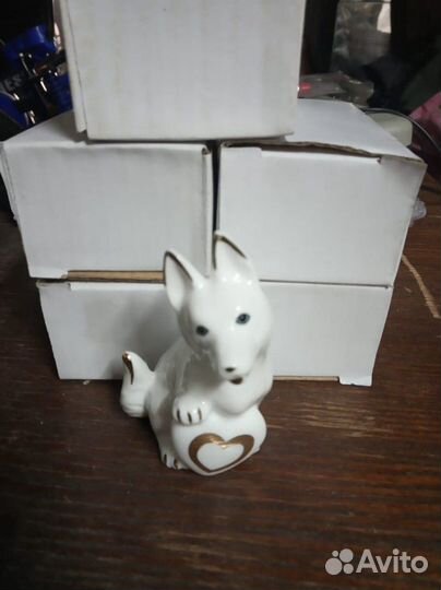 Статуэтка фарфор