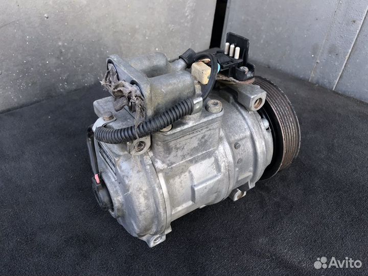 Компрессор кондиционера Mercedes под 12-й фреон