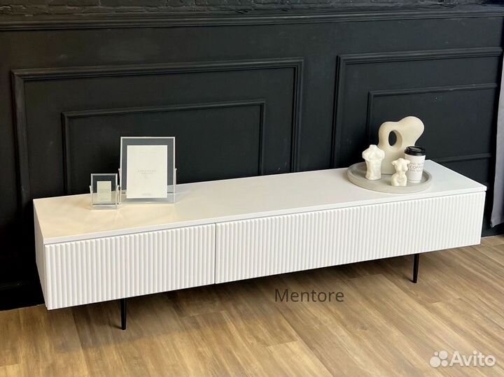 Тумба под телевизор Batista (с дверцами)