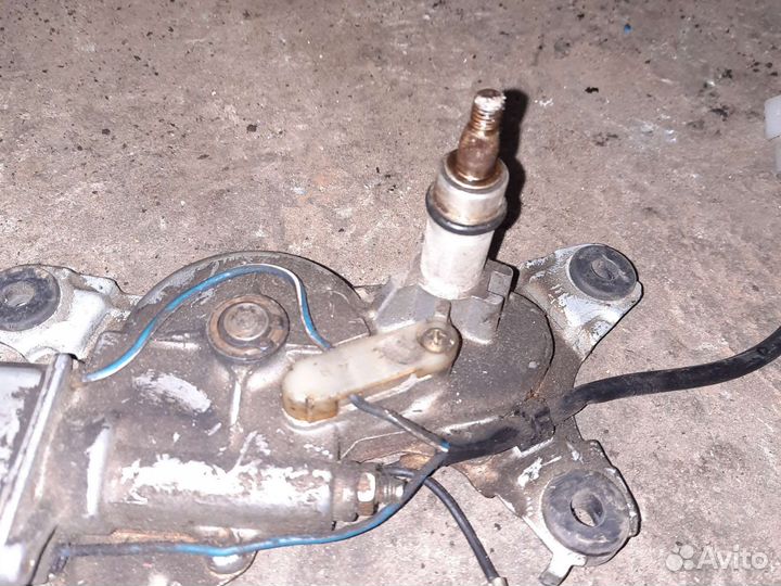 Мотор стеклоочистителя задний mazda 626 ge