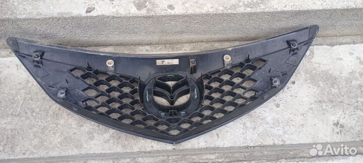 Решетка капота mazda 3