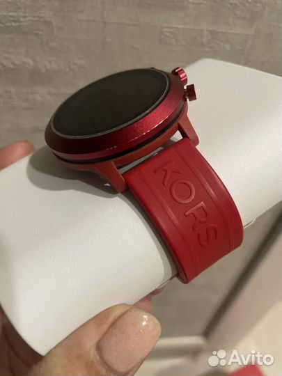Michael kors smartwatch часы