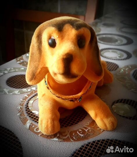 Новая собака, качающая головой, для машины