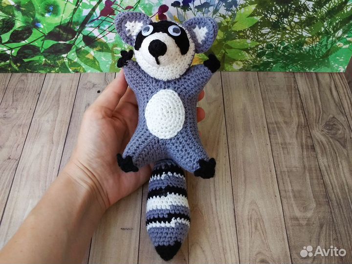 Мягкая вязаная игрушка Енот