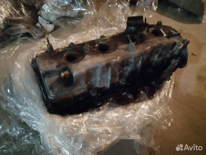 Клапанная крышка Toyota Corolla Verso