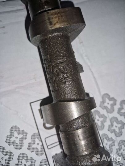 Распредвал mazda L3G2 421 мазда