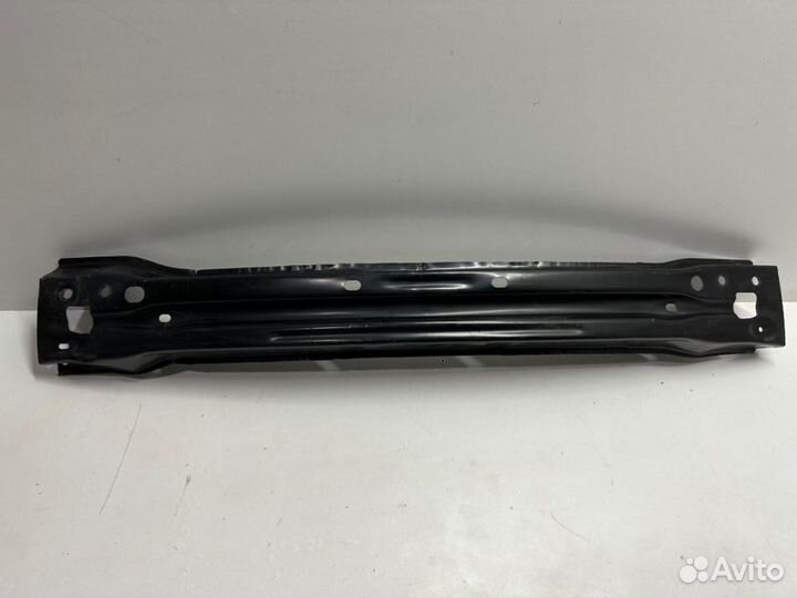 Усилитель бампера передний Toyota Camry V70/V75