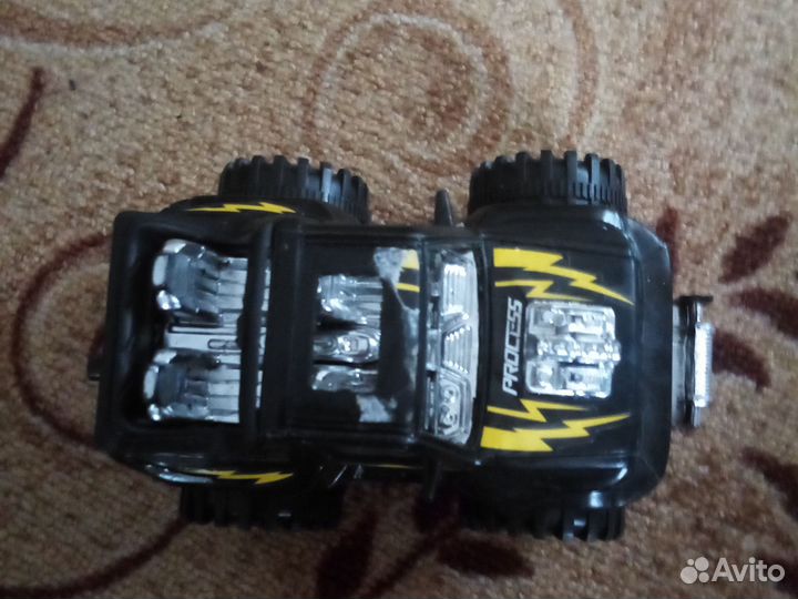 Внедорожник игрушка