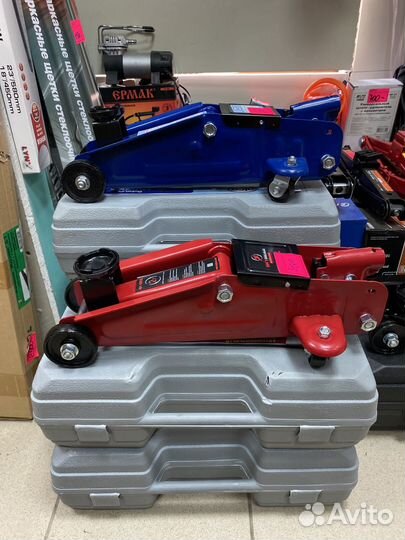 Домкрат подкатной в вираж авто рижский 16