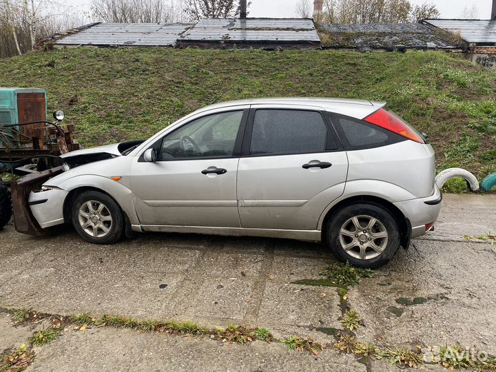 Ford Focus 1.6 МТ, 2003, битый, 199 000 км