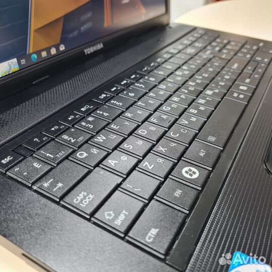 Toshiba C870-D7K 17.3