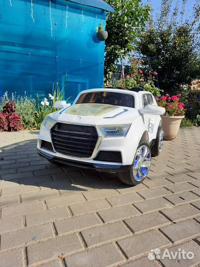 Детский электромобиль двухместный бу