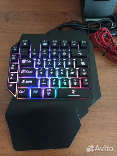 Игровая клавиатура и мышь для телефона