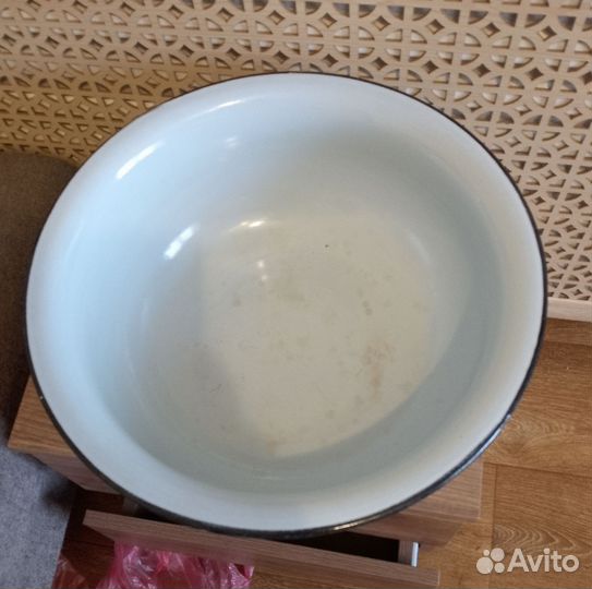 Эмалированный таз