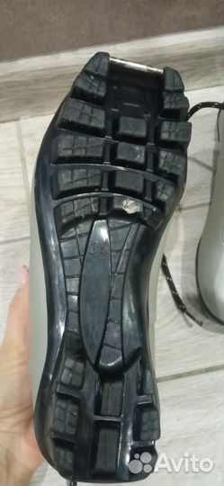 Лыжные ботинки и палки