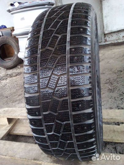 Kumho I'Zen Stud Snow KW11 225/60 R16