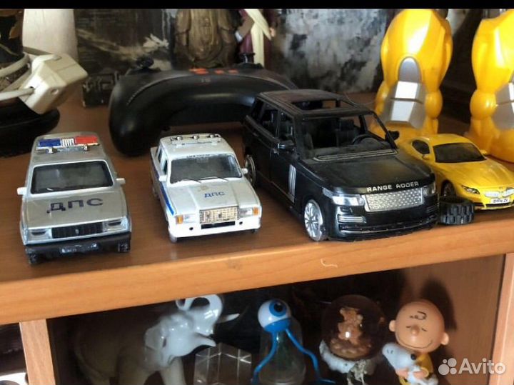 Машинки транспорт и трансформеры всего 70штук