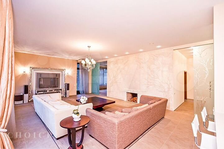 Коттедж 470 м² на участке 9 сот.