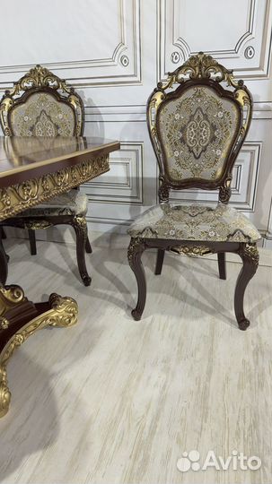 Стол со стульями