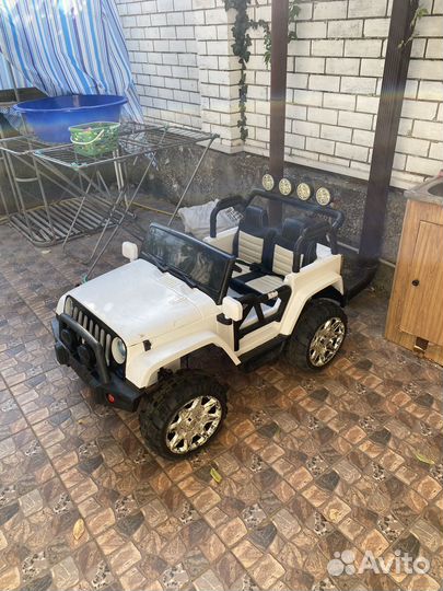 Электромобиль джип