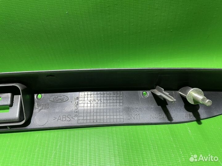 Накладка двери багажника Ford Fusion 2002-2012