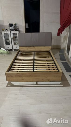 Кровать двухспальная с матрасом бу 140см х 200см