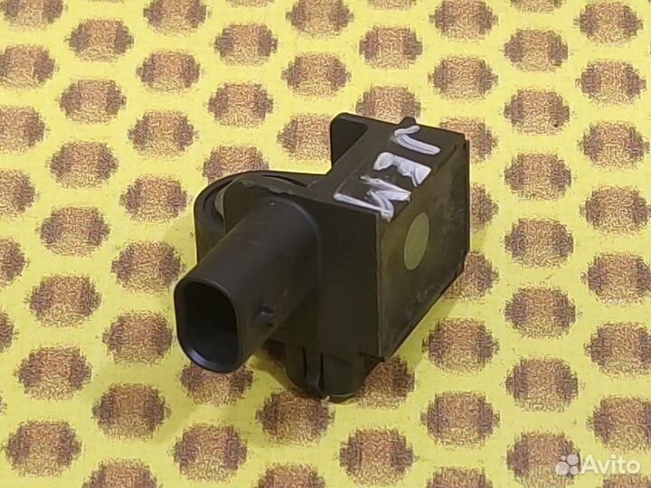 Датчик удара airbag SRS задний правый Volkswagen
