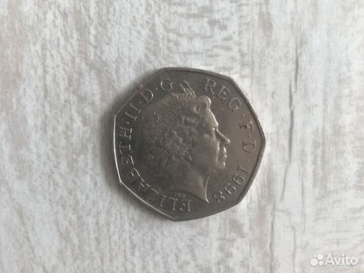 Монета 50 pence