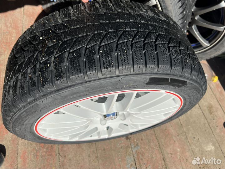 Triangle Snowlink TWT02 235/45 R18