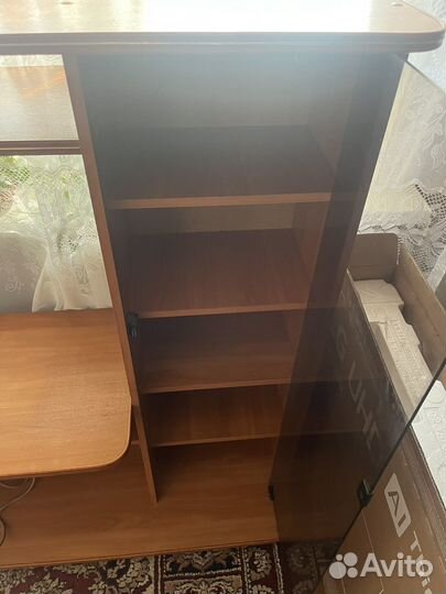 Тумба под телевизор в хорошем состоянии