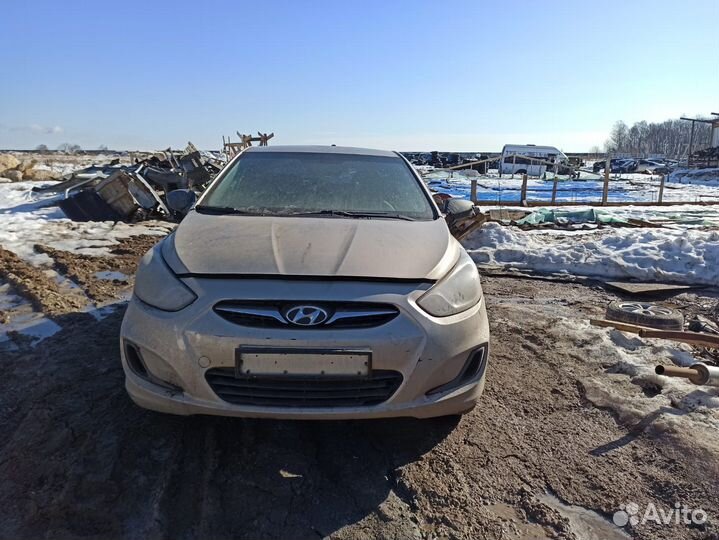 В разборе Hyundai Solaris 1-го поколения 2013 г.в