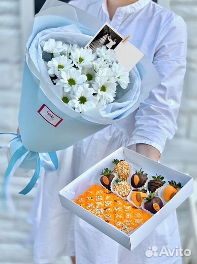 Комбо клубника в шоколаде + цветы