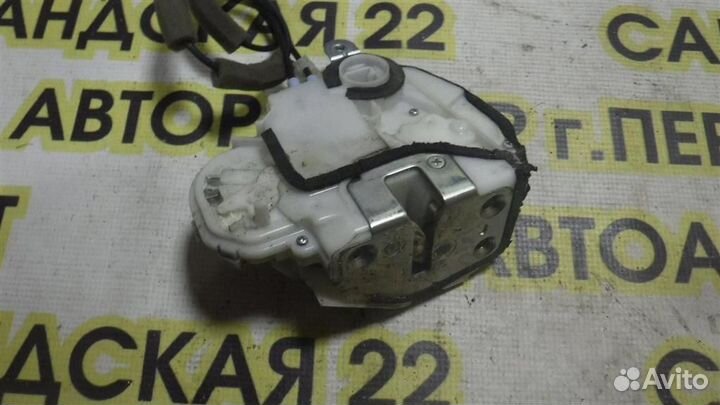 Замок двери задней правой Honda Civic 4D viii 200