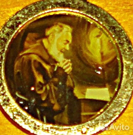 Падре Пио. Кулон с частицей одежды святого Пио